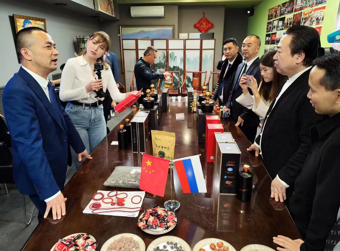 酱酒国际化战略新动向，父传子酒业董事长曹光亮出访俄罗斯