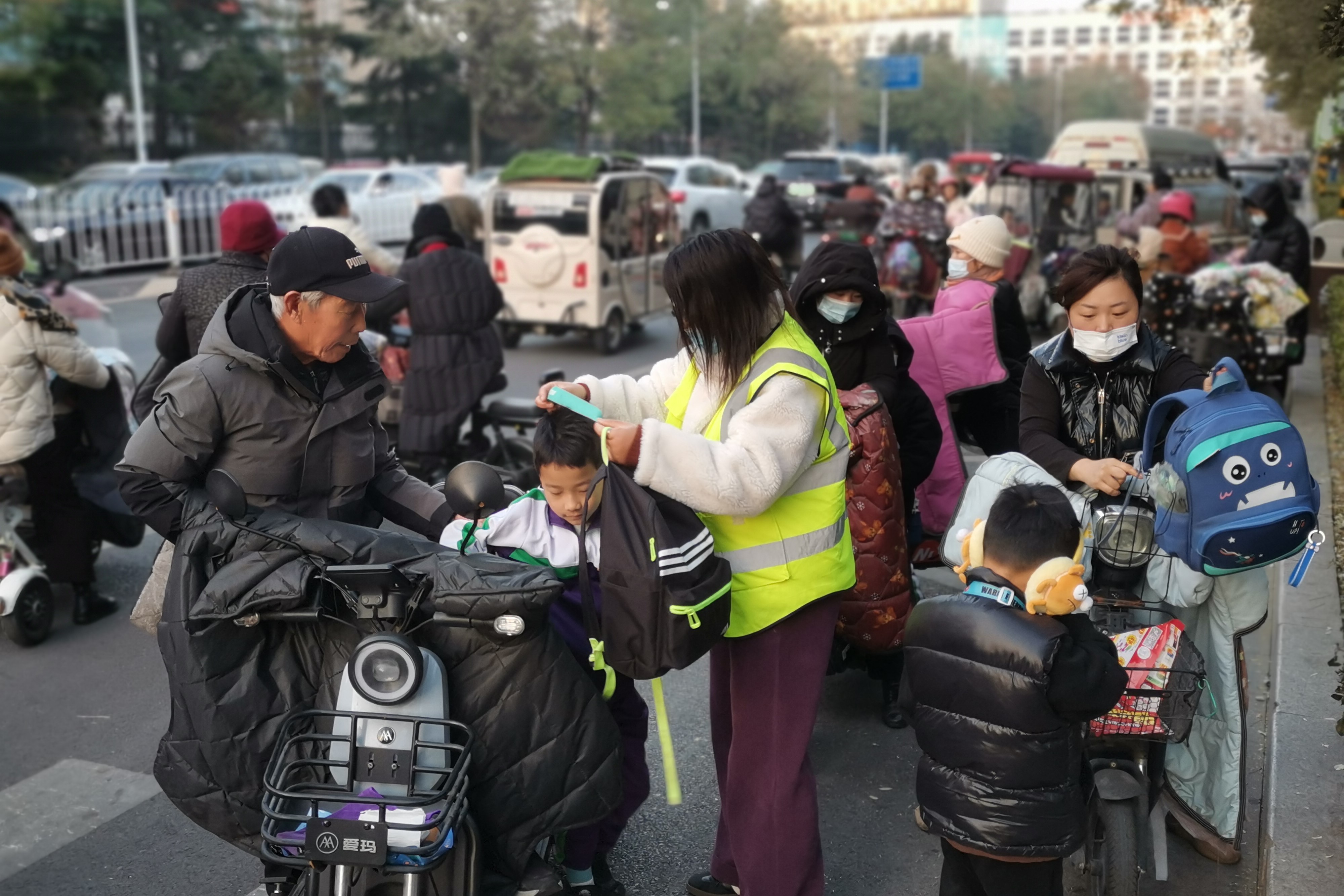 爱心护学岗，帮助你和我！