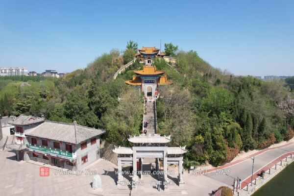 东阿药王山